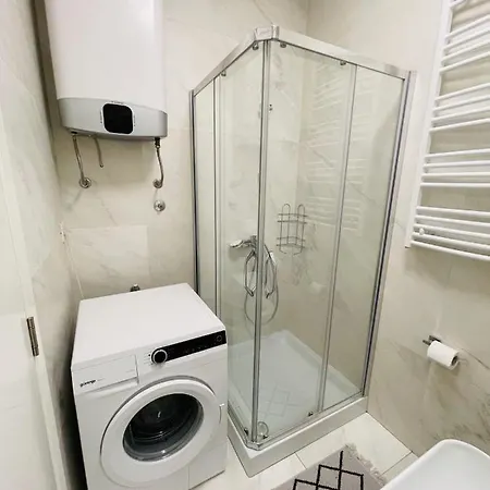 Apartment Holiday アパート *